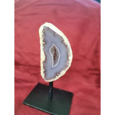 Géode d'agate sur pied