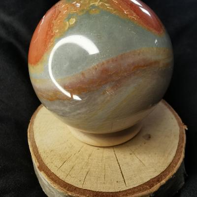 Boule en jaspe polychrome