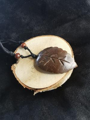 Pendentif en noix de coco