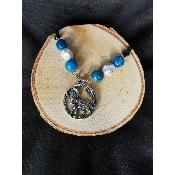 Collier en apatite et howlite