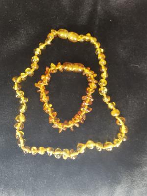 Parure en ambre pour bébé