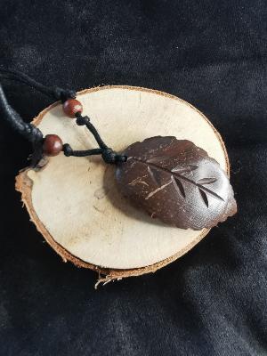 Pendentif en noix de coco