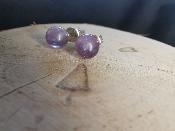 Boucle d'oreille puce en amethyste