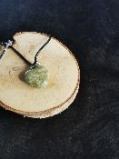 Pendentif en forme de cœur en  unakite 