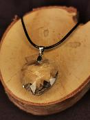 Pendentif en forme de cœur en cristal de roche 